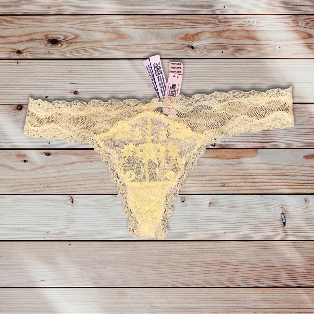 NWT Victoria’s Secret Dream Angels Thong